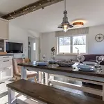 Frahmshus Kapitaen's Kajuete Feriehus *